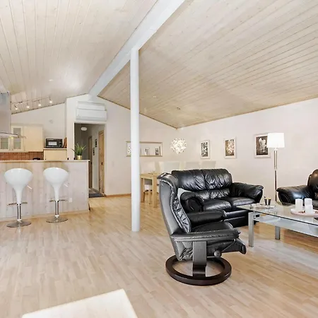 3 Bedroom Stunning In Hals