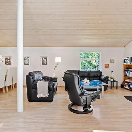 Semesterbostad 3 Bedroom Stunning In