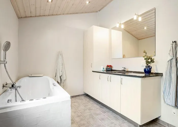 3 Bedroom Stunning In Semesterbostad *