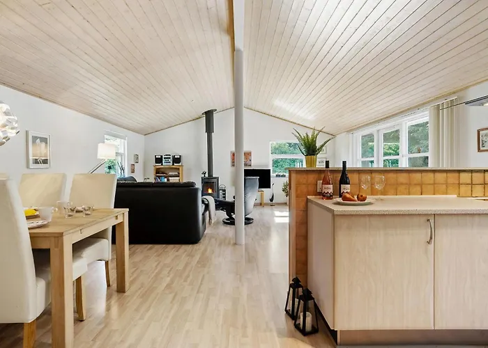 Semesterbostad 3 Bedroom Stunning In